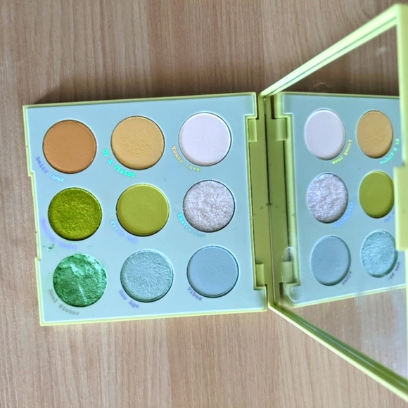DESCONTINUED Colourpop Aura & out palette - Picture 1 of 3